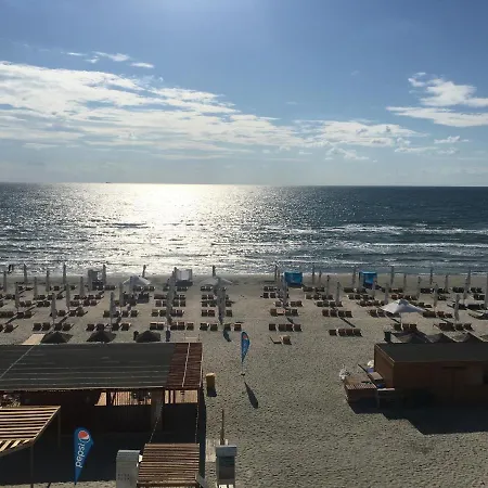 Panoramis 417 Pe Plaja Cu Frontala La Mare