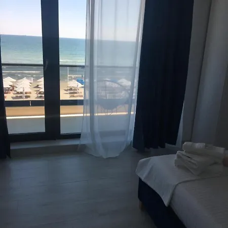 Panoramis 417 Pe Plaja Cu Frontala La Mare