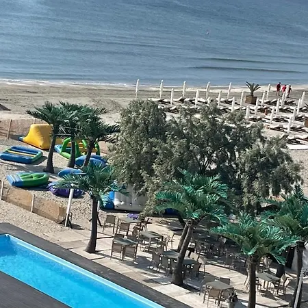 Panoramis 417 Pe Plaja Cu Frontala La Mare