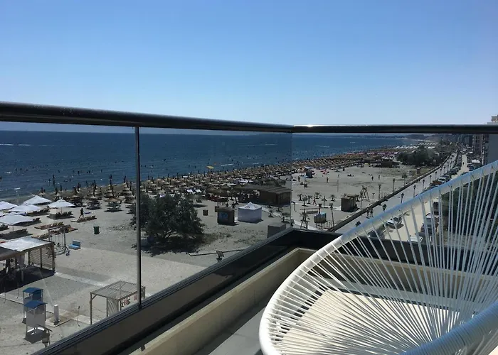 Panoramis 417 Pe Plaja Cu Frontala La Mare Navodari