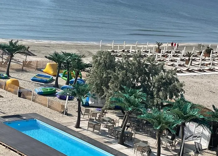 Panoramis 417 Pe Plaja Cu Frontala La Mare